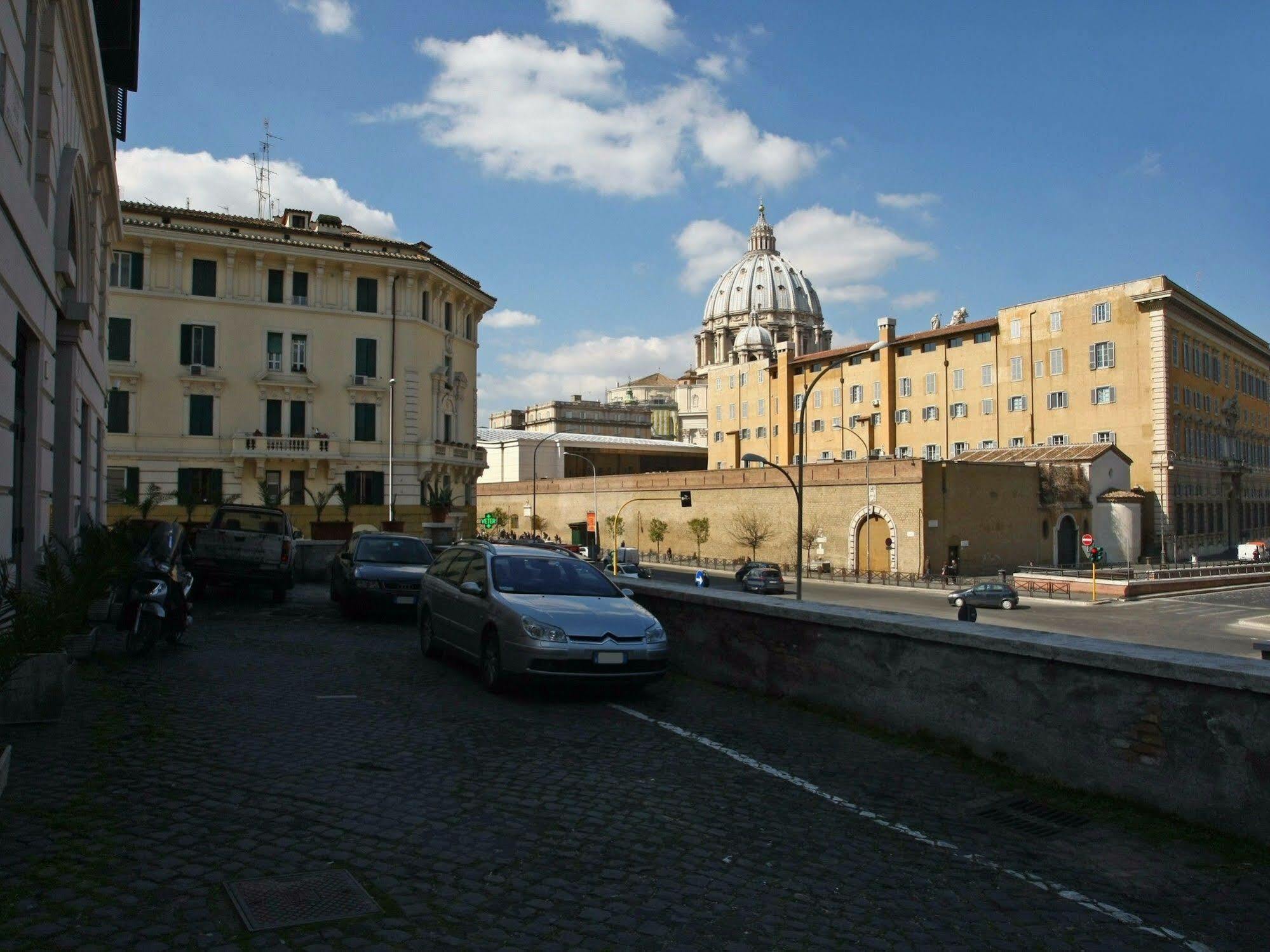 לינה וארוחת בוקר רומא Al Colonnato Di San Pietro מראה חיצוני תמונה